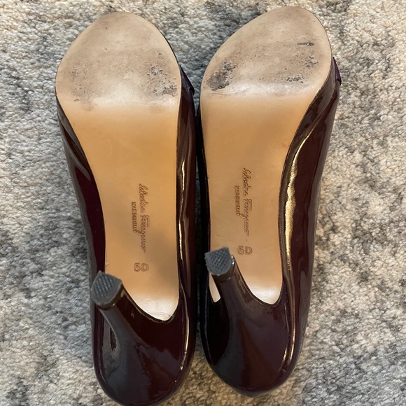 Salvatore Ferragamo Peep Toe Heels Size 5D - Picture 4 of 4